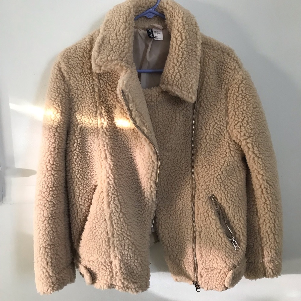 Teddy moto jacket from H&M. Oversized fit in size2